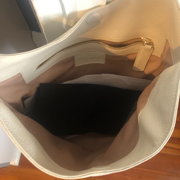 Elegant Cream Shoulder Bag - Picture 2 of 4
